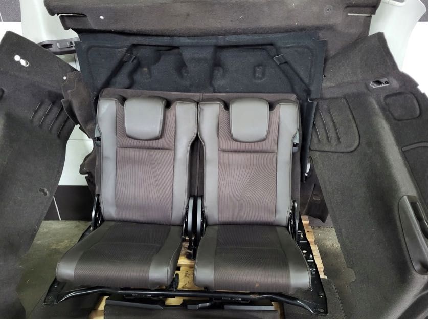fotel fotele iii rzędu boczki tapicerka pasy kpl RENAULT SCENIC III