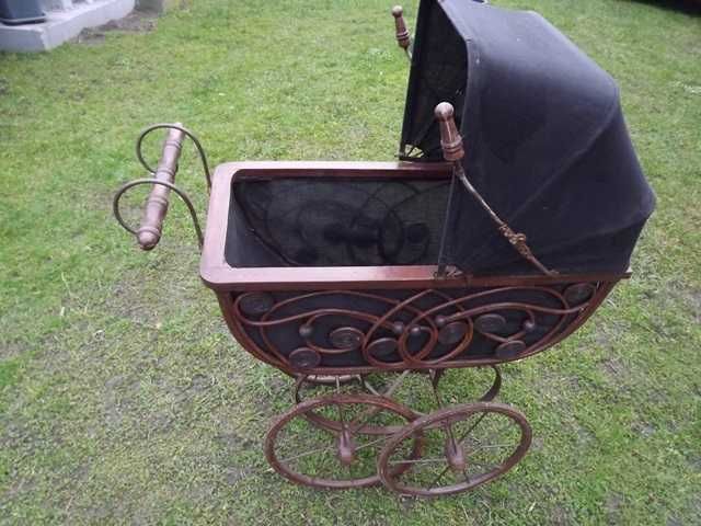 Stary wózek do lalek -Antyk