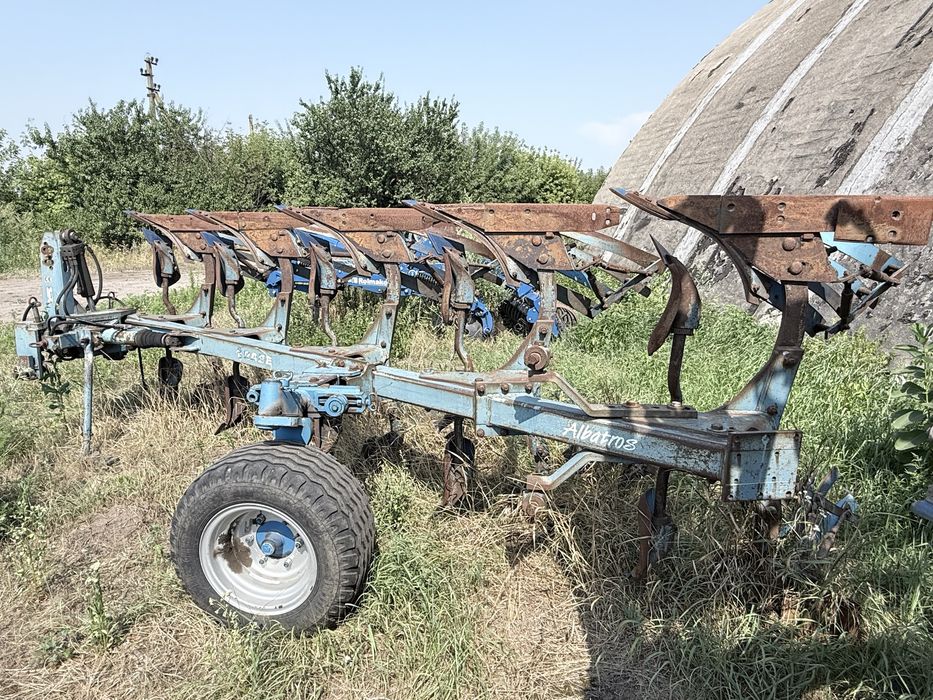 Плуг Rabe Werk Albatros , має 5 корпусів  захват 50 см