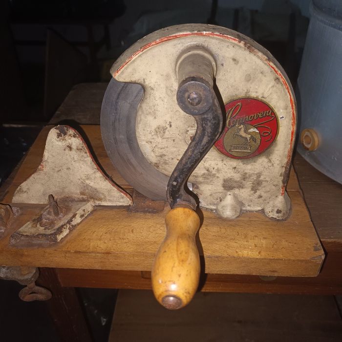 Maszynka do krojenia- antyk.