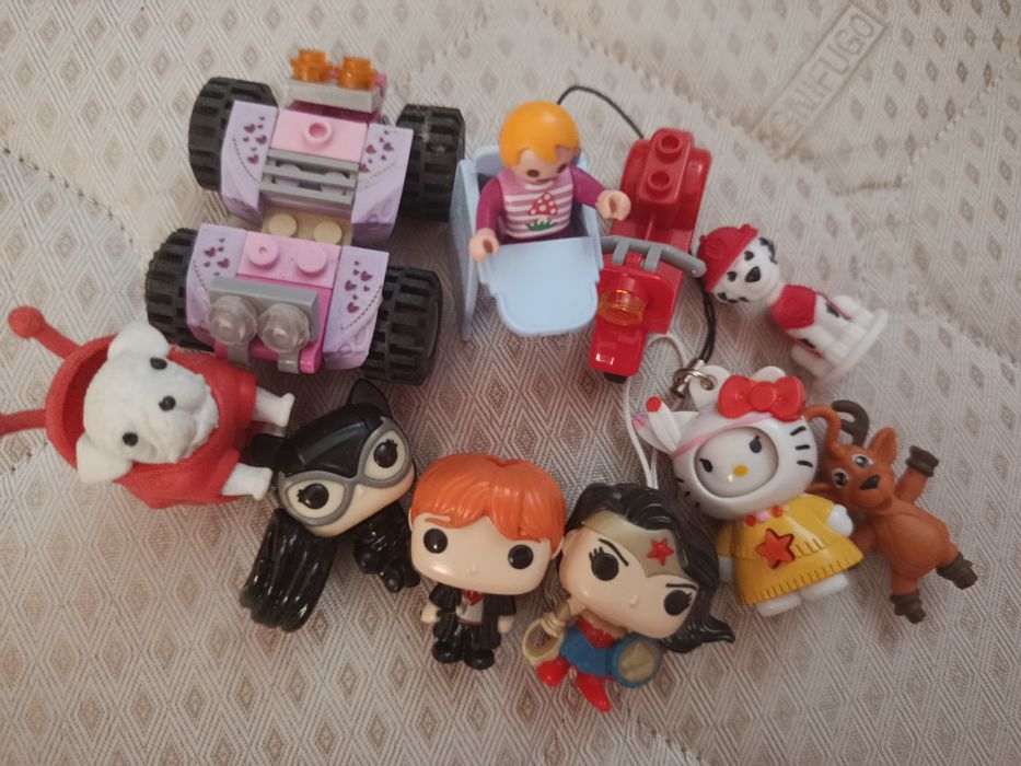 Muitos bonequinhos miniaturas Lidl