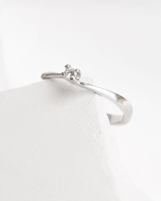 Перстень кільце каблучка з діамантом кольцо с бриллиантом золото