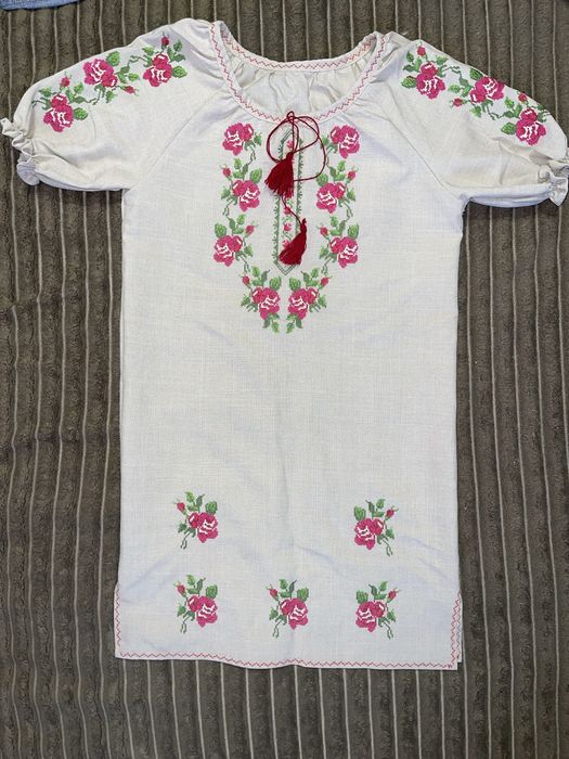 Сукня вишиванка на дівчинку. 7-9 років. З коротким рукавом. Льон.