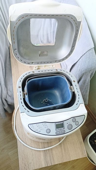 Хлібопічка Moulinex,  Model:573801

Made in China

www.moulinex.com

230V

50Hz

610W