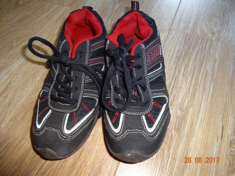 Buty sportowe na sznurowadła r. 31