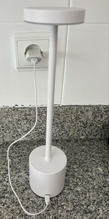 Candeeiro de mesa sem fios