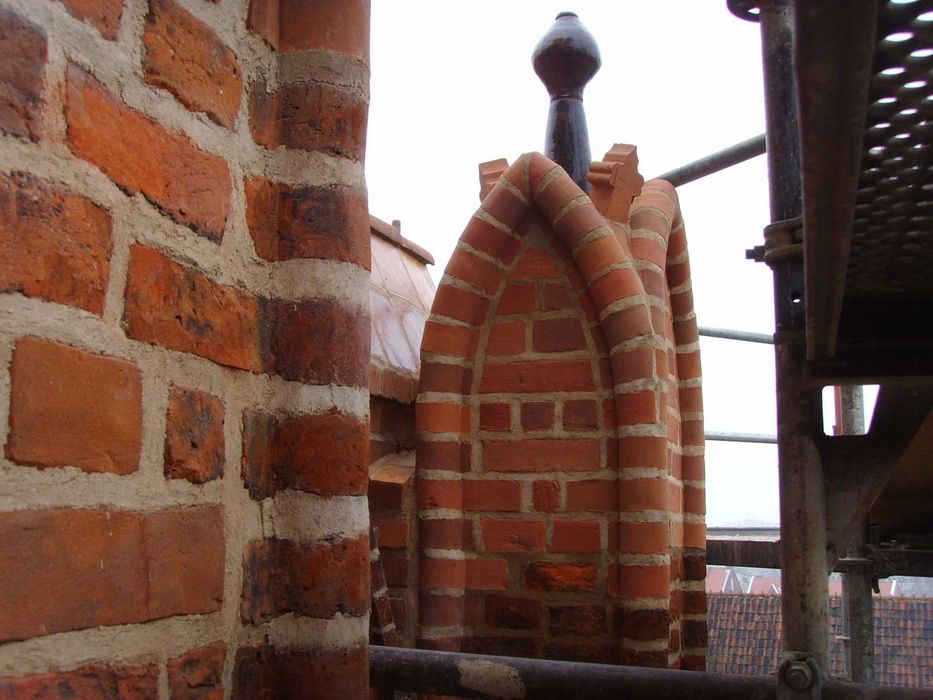 Kształtki ceglane – renowacje zabytków, gzymsy, łuki