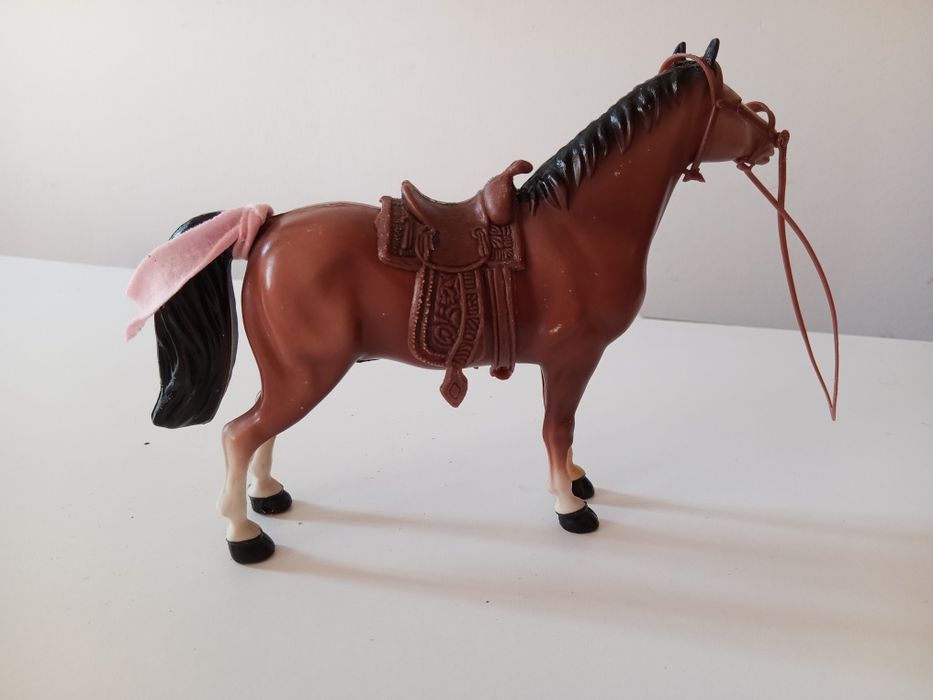 Brinquedos: Cavalo castanho.