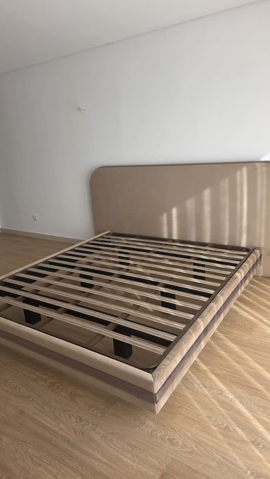 Cama Nova para colchao de 1.80m por 2m