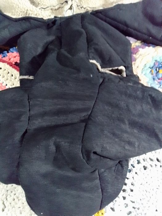 2 собачьих комбинезона белый зимний  и чёрный меховый