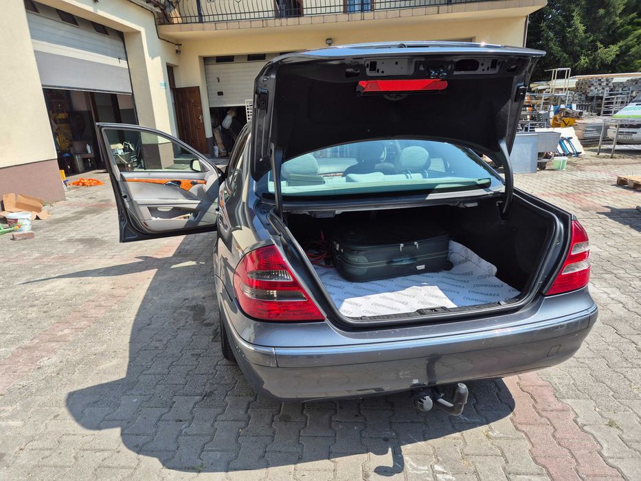 Mercedes Benz   E  220 CDI