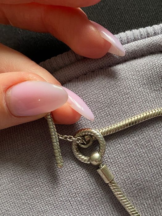 Браслет Pandora.