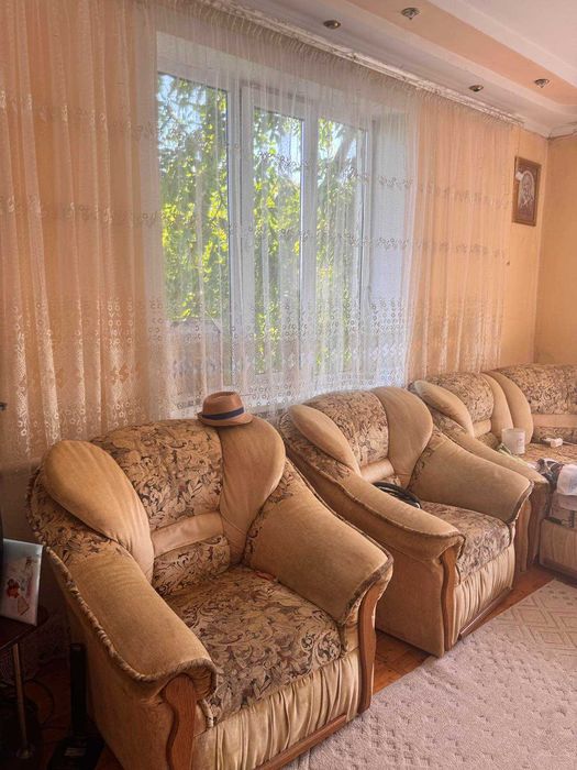 Будинок з ремонтом та ділянкою 50 соток