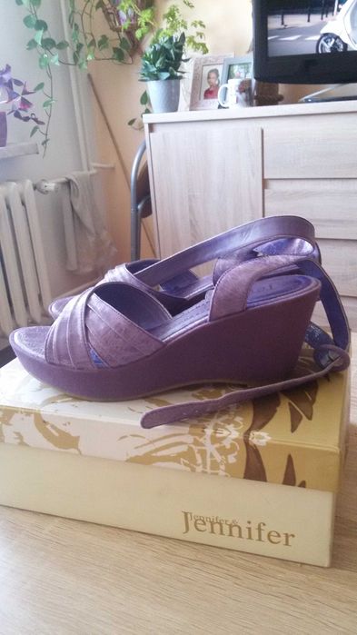 Nieuzywane sandały damskie