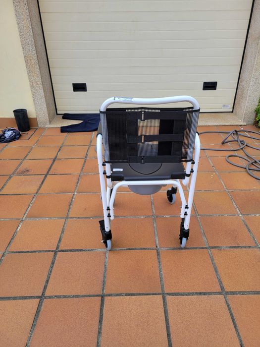 Cadeira de Rodas Invacare Alumínio c/Balde - Nova (Nunca Usada)