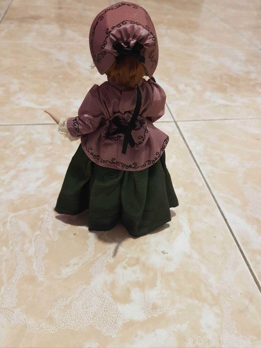 Dama da Época em porcelana Eugénie Grandet