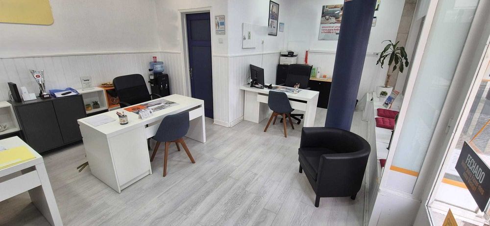 Loja de 64m na Amadora, Venteira, com 2 pisos