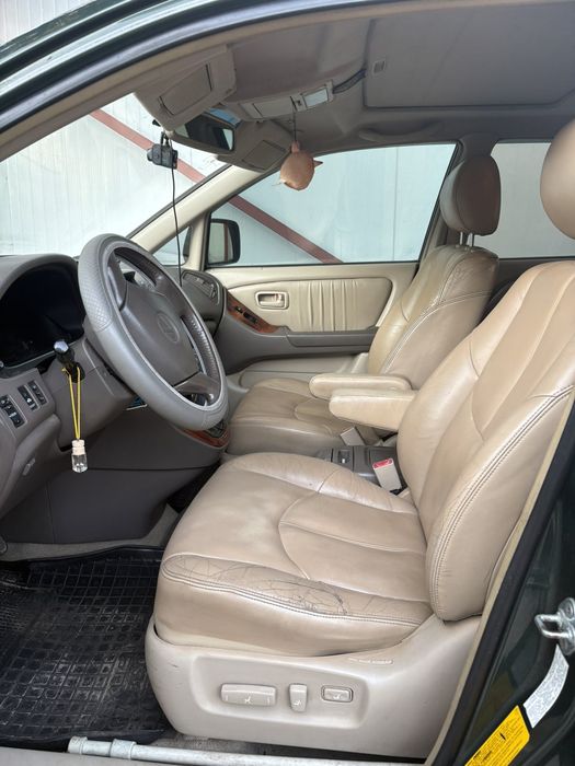 Автомобіль Lexus RX-300