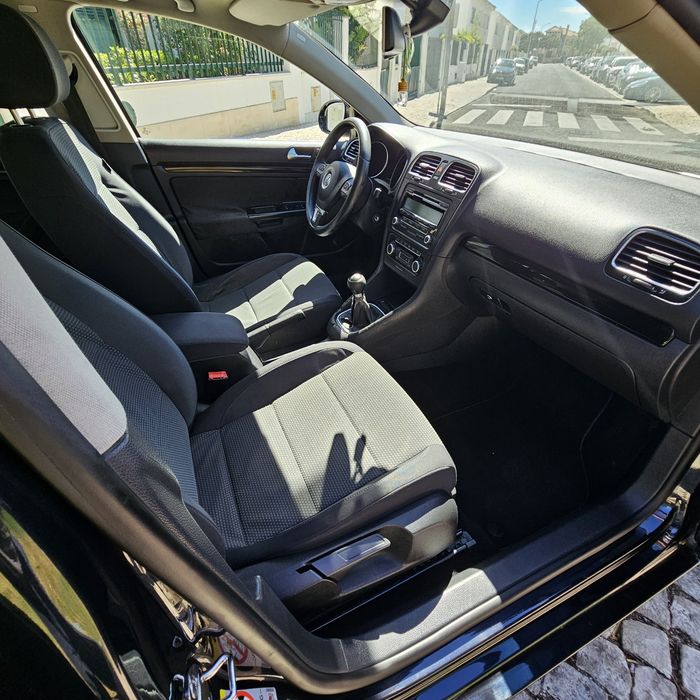 Vendo Vw golf variant 1.6 tdi versão blueMotion esta rigorosamente impecável em todos os aspectos