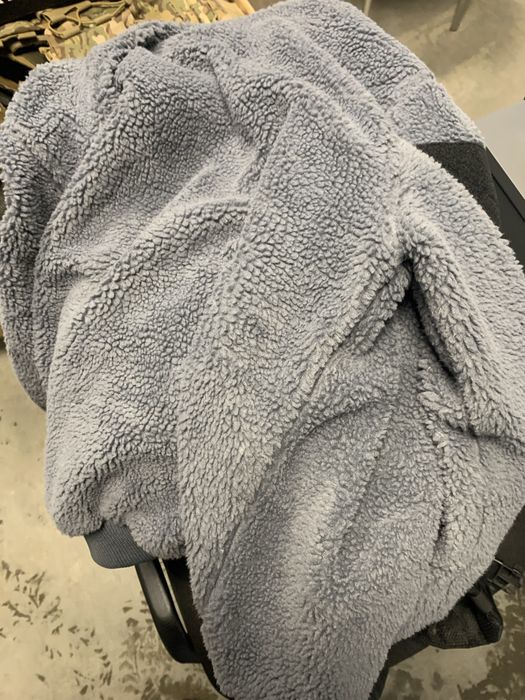 Продам флісову куртку COD