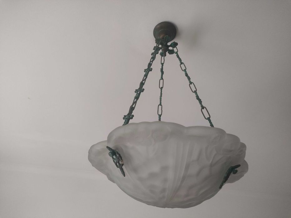 Lustre em cristal fosco, art deco, em cristal, com pega em cobre.