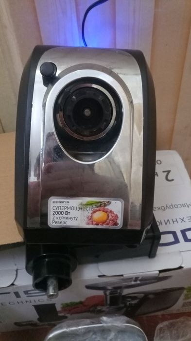 Продам электрическую мясорубку POLARIS PMG 2033AL