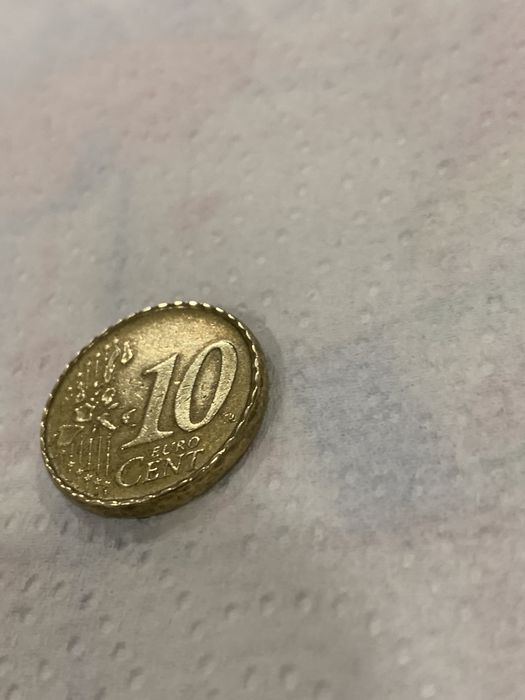 Moeda raríssima com  serrilhas em volta do bordo