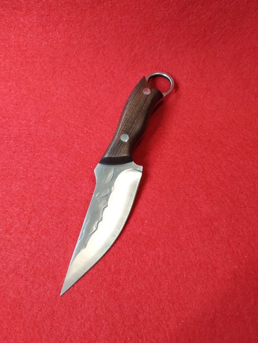 Ніж туристичний ножни