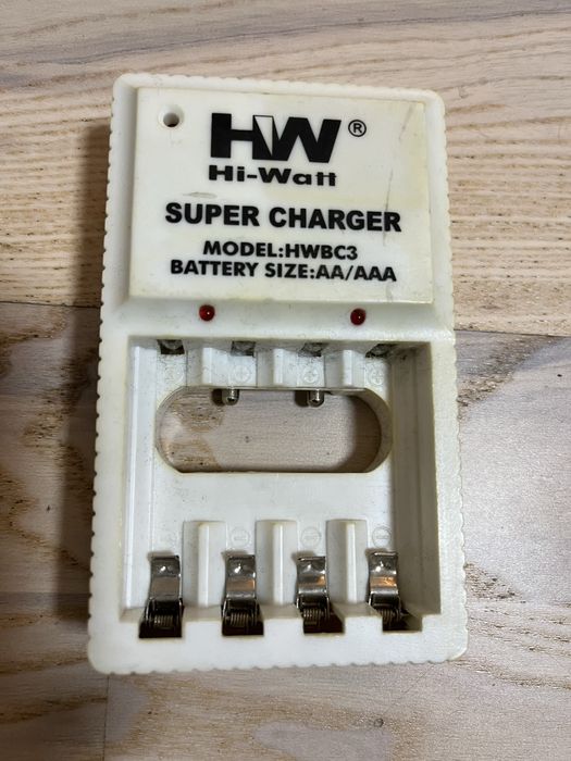 Зарядное устройство для аккумуляторов AA/AAA