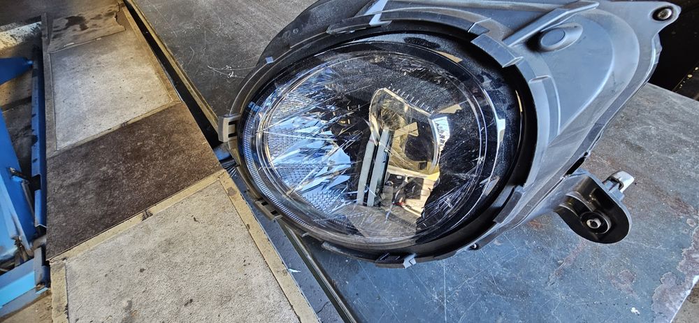 Optica  farol LED  nos modelos Rolls-Royce e Bentley.