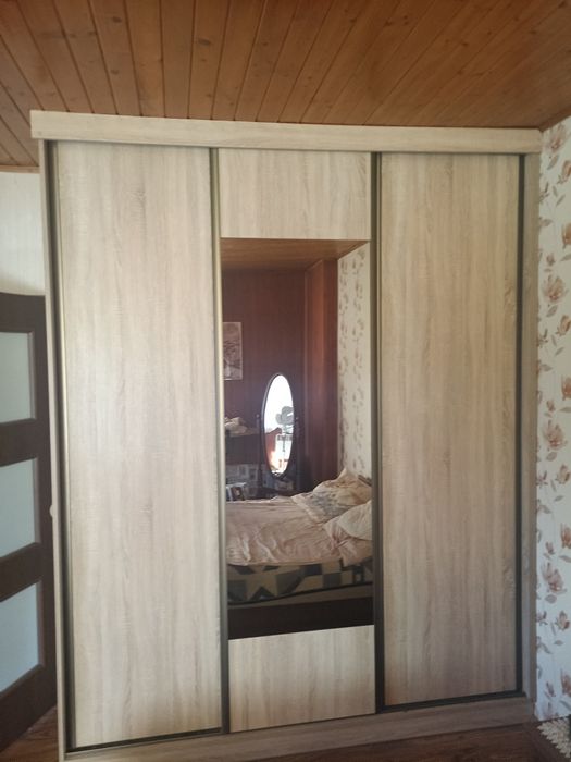 Szafa przesuwna trzy drzwiowa