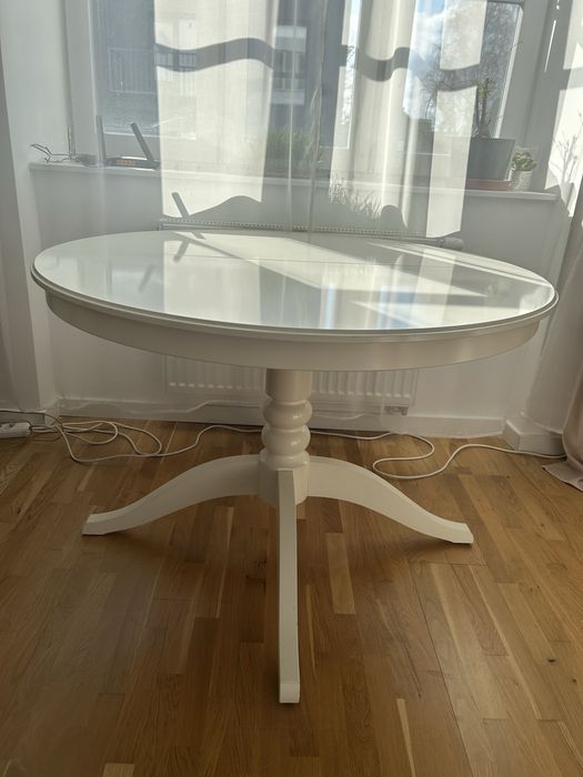 Okrągły stół do jadalni