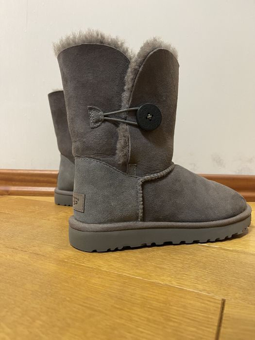 Продам жіночі чоботи UGG