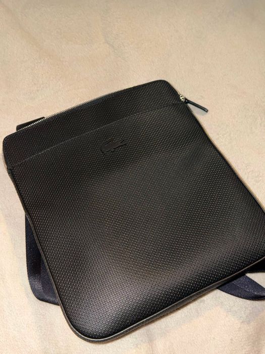 Bolsa lacoste como nova