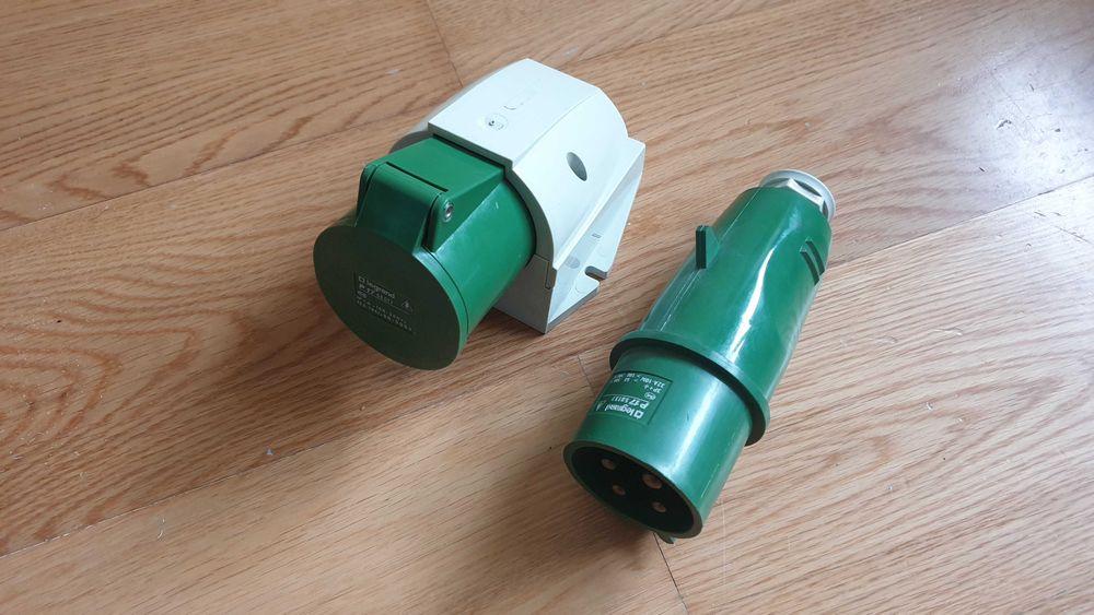 Tomada + Ficha  industrial 32A 3P+T 500V Legrand