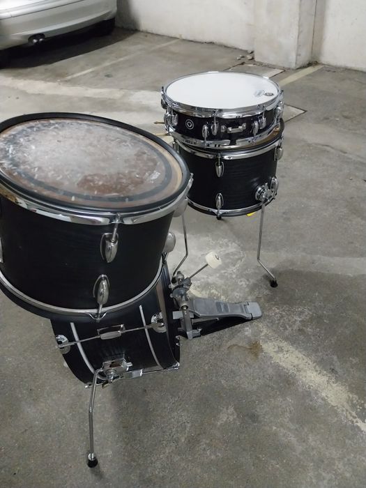 Vendo bateria impecável