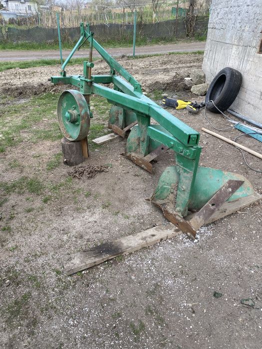 Продам плуг на 3 корпуса