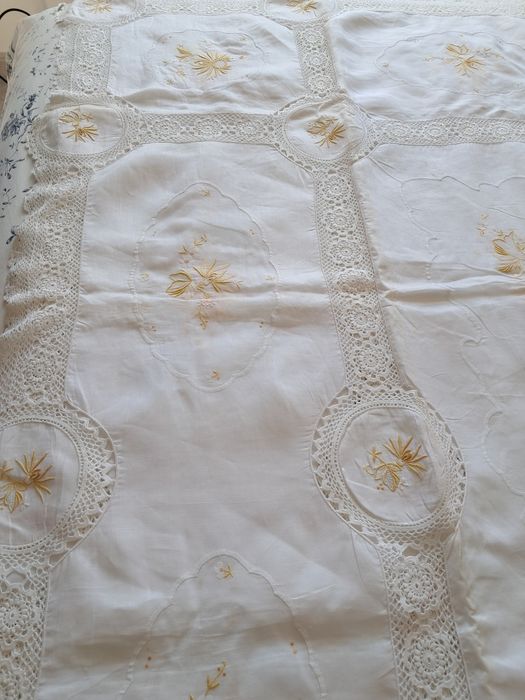 Toalha de linho, renda e cambraia