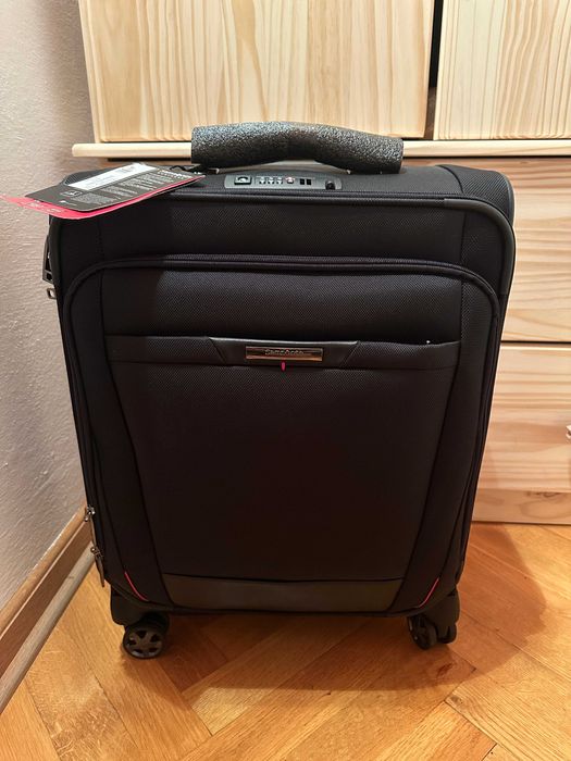 Walizka kabinówka Samsonite Pro-Dlx 5 SPINNER 55/20 STRICT BLACK