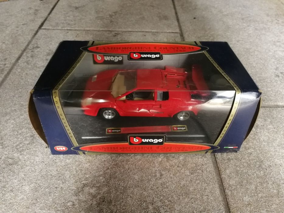 Carros e motos de exposição originais