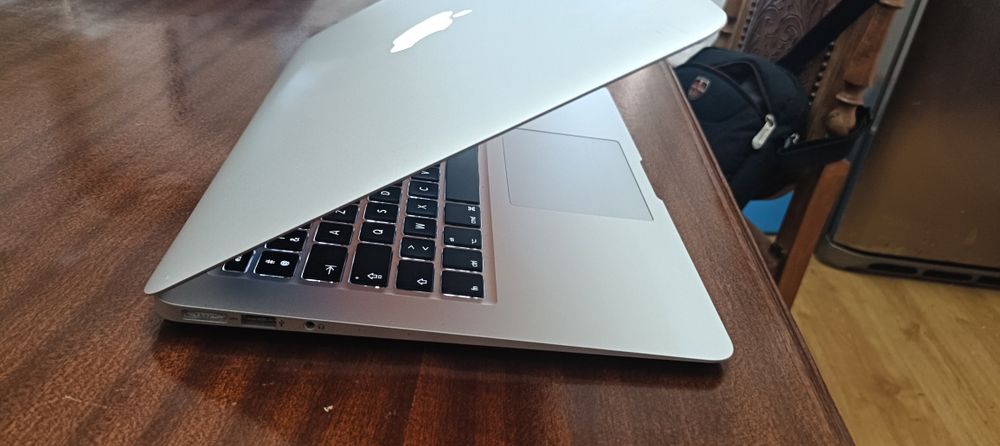 MacBook Air 13  2017 8GB RAM SSD 256GB + Caixa Apple