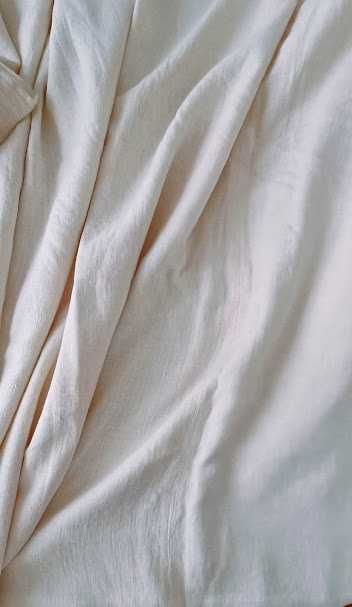 Grande colcha de linho. Tecido linho e pequena toalha de mesa bordada.