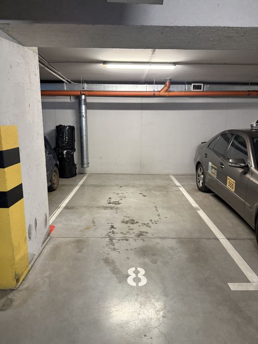 Miejsce postojowe, parking podziemny - Wrocław ul. Piękna