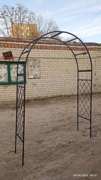 Садові арки для квітів