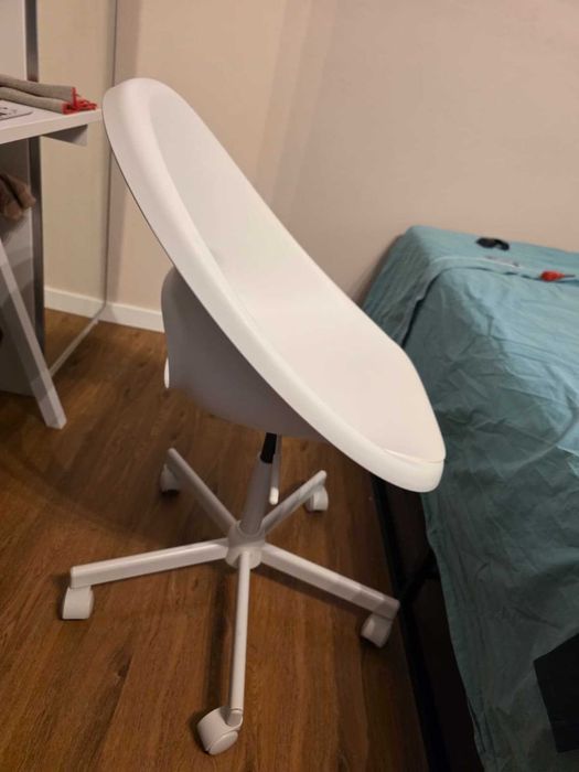 Secretária IKEA TROTTEN + Cadeira Branca