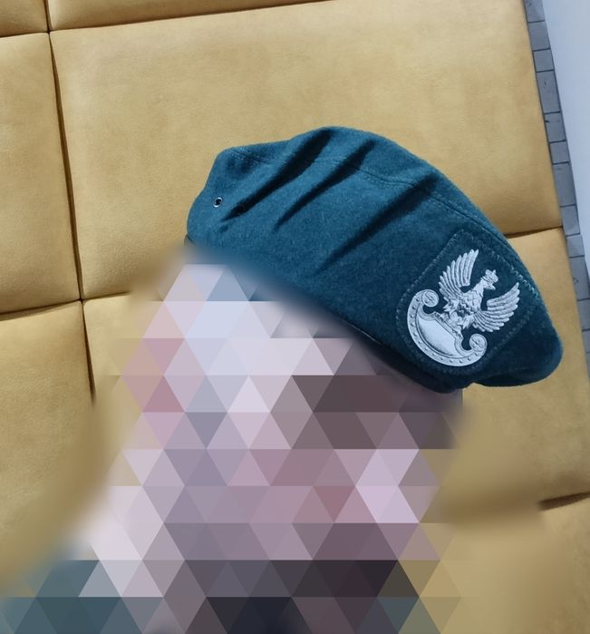 Beret wojskowy zielony ułożony bez podszewki,  Rozmiar 56