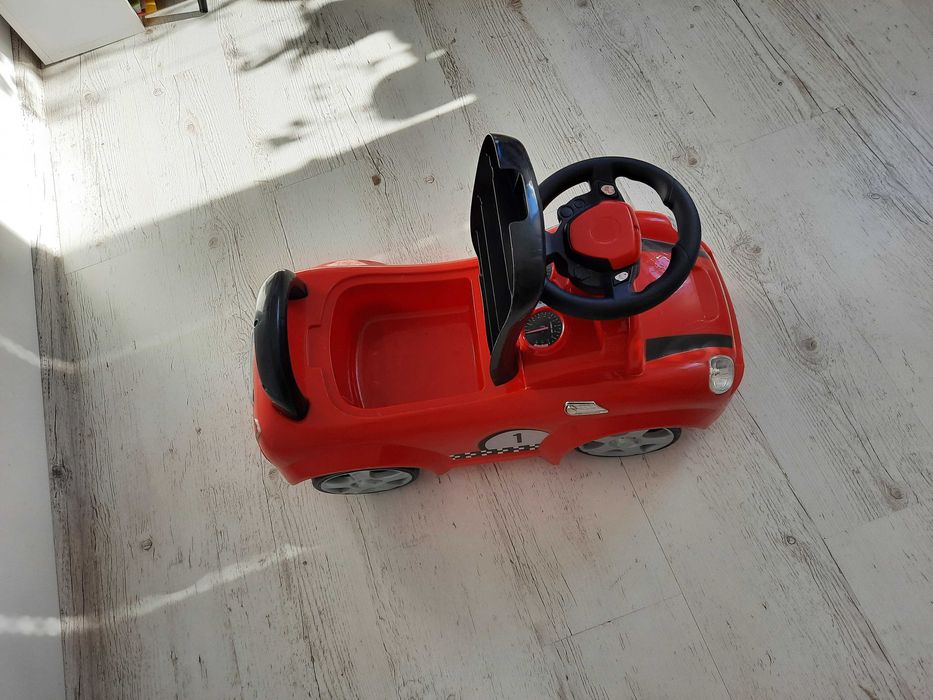 Машинка толокар з резиновими колесами майже нова