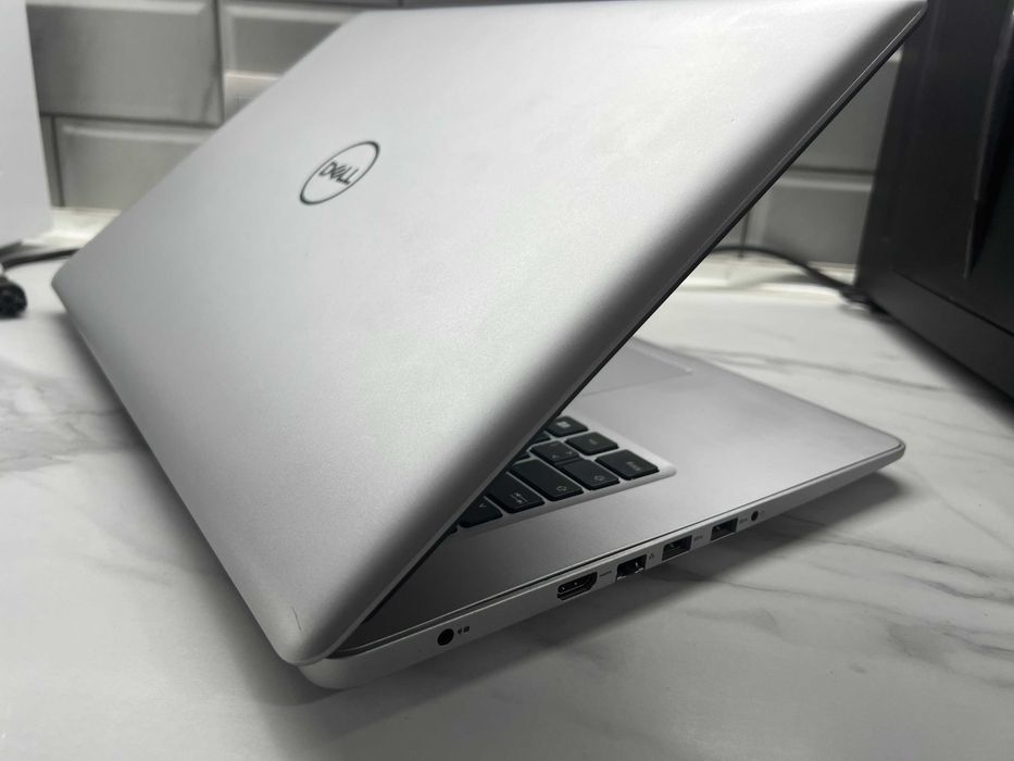 17.3" Dell Inspiron 5770 / i5-8250U / 8GB / 256GB SSD / HD+