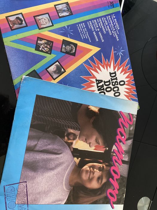 Varios discos de vinil de varios cantores LP