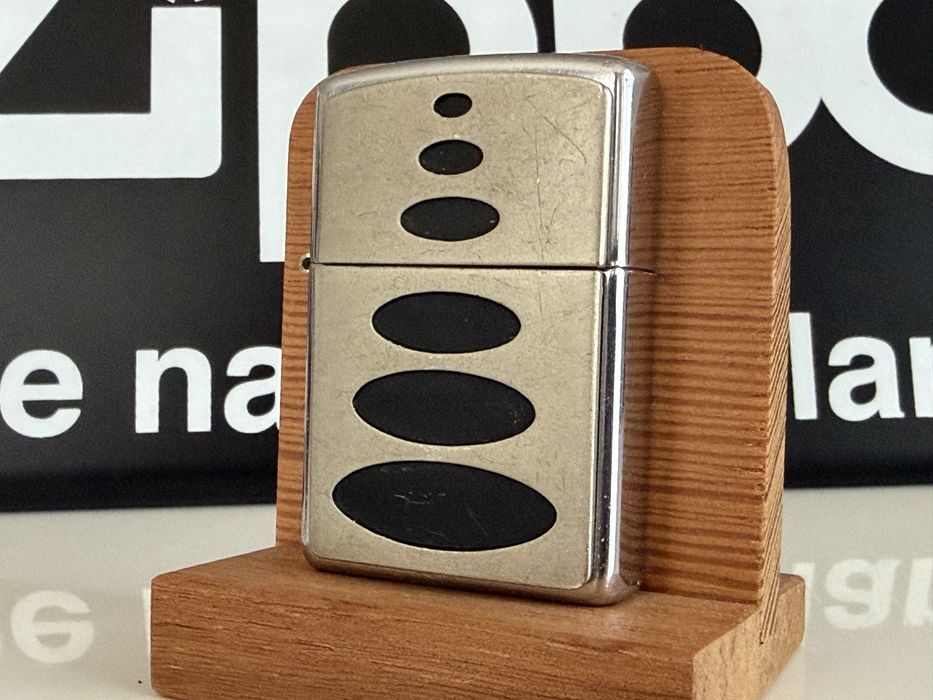 Zapalniczka Zippo Black Ovals czarne elipsy